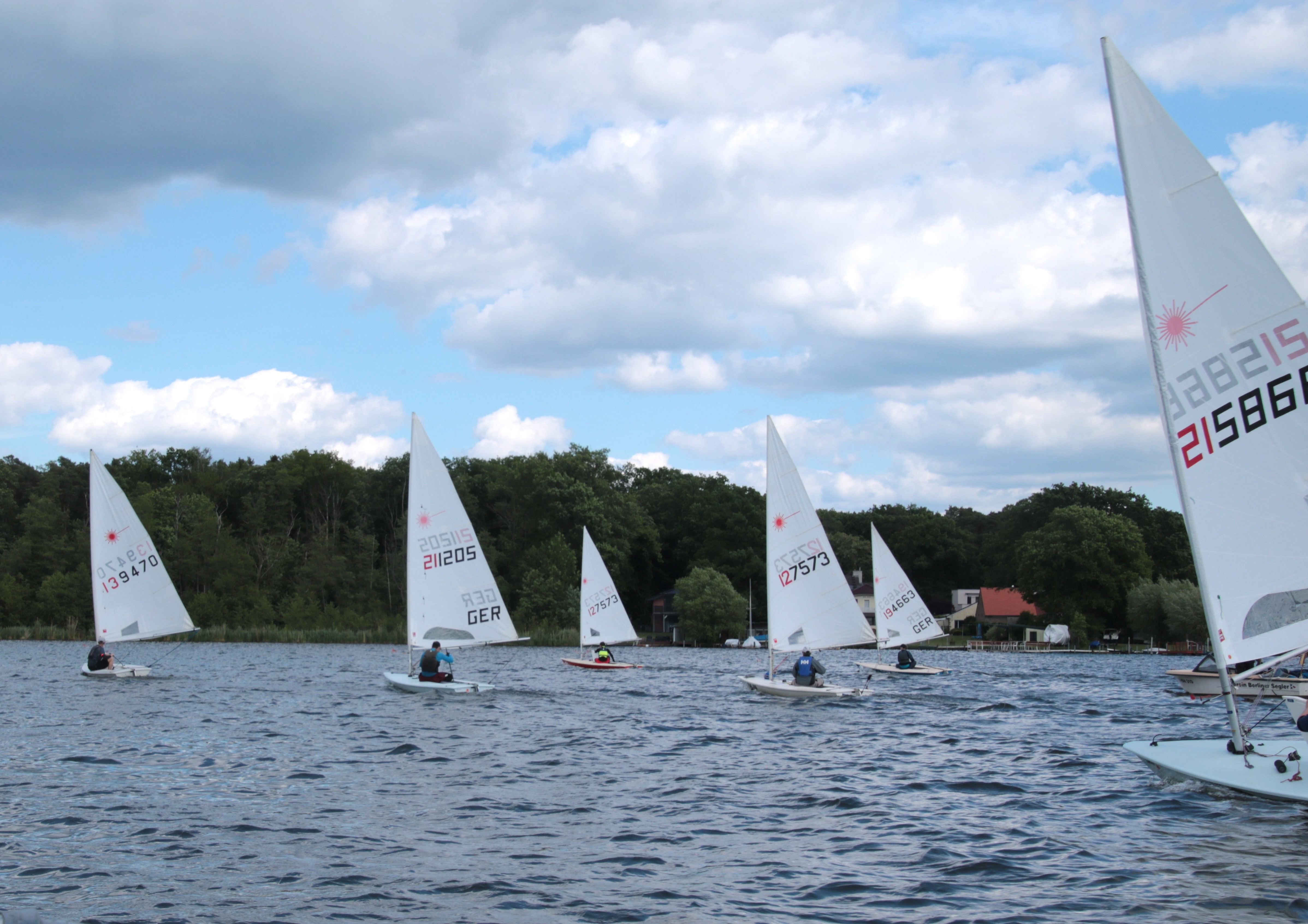 GTL25 ILCA auf dem Wasser